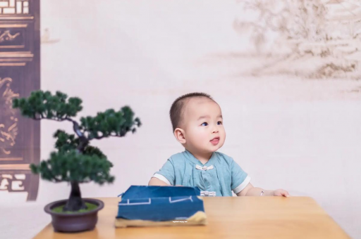 肇东怀孕肚子中间凹两边凸